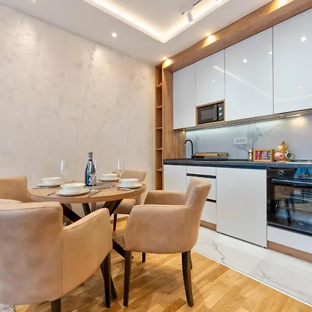 Gomax 3 M Lux , 아파트