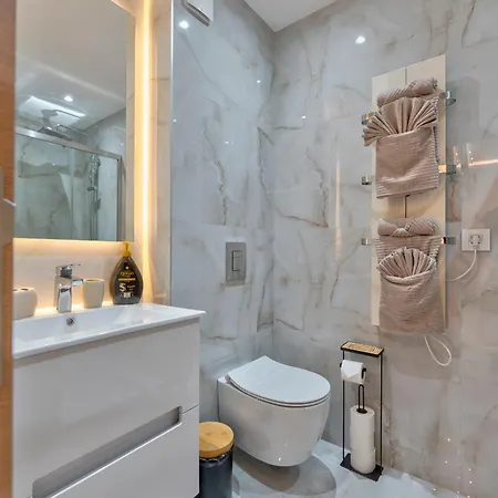 Gomax 3 M Lux , 아파트 즐라티보