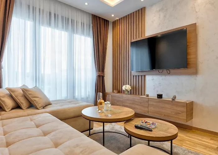 Gomax 3 M Lux , 兹拉蒂博尔